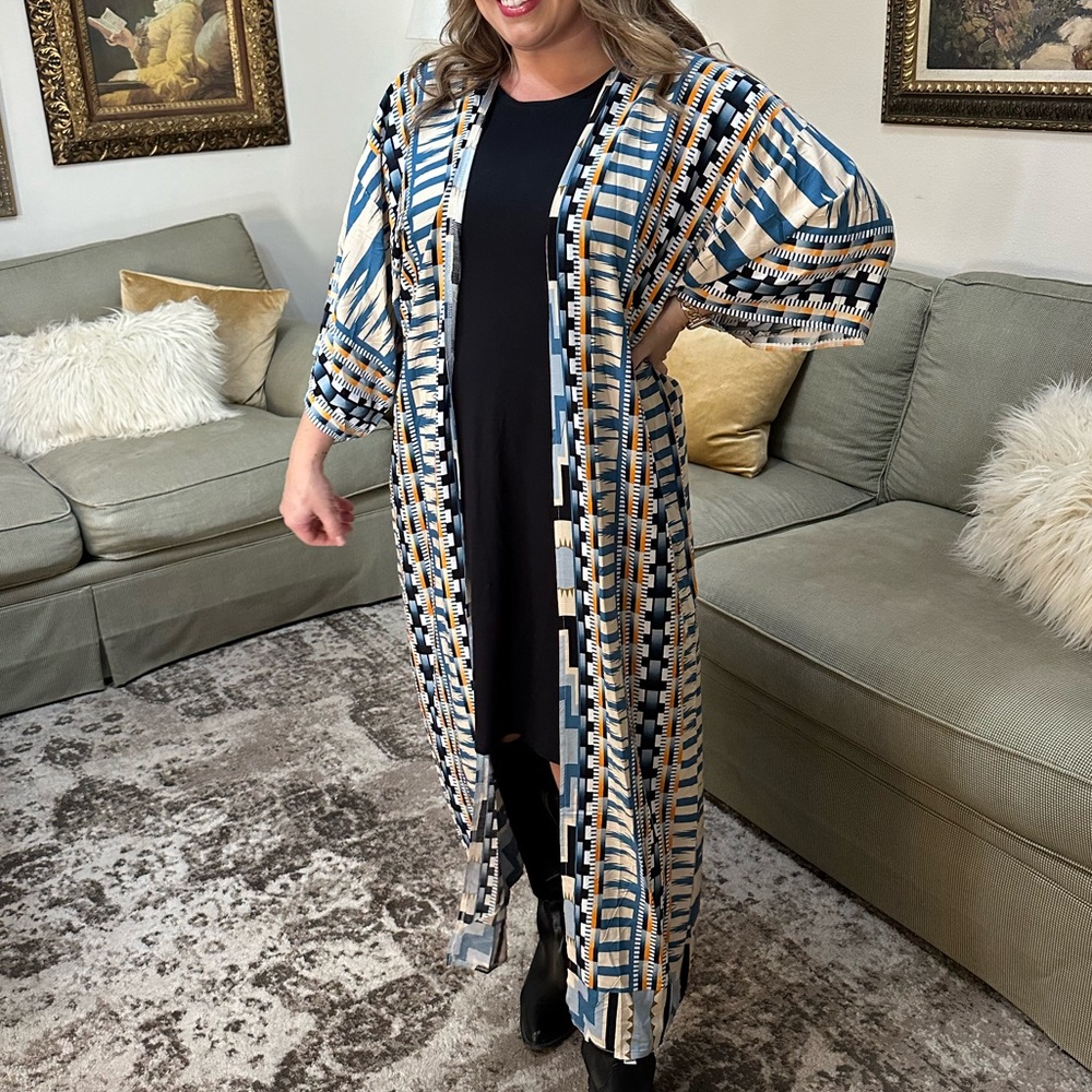 Geometric Patterned Kimono - Picture 4 of 9